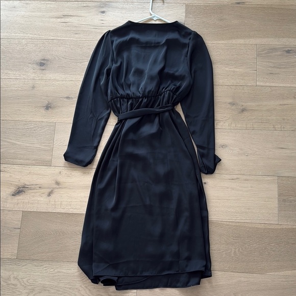 SUNDAY CLEAROUT!!! 
Gap Maternity Satin Wrap Midi Dress - Picture 5 of 6